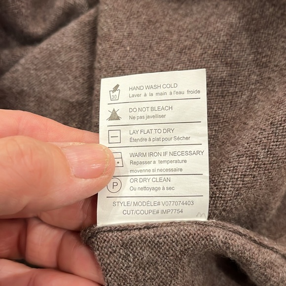 EUC Vince soft brown wool cashmere blend long sleeve boat neck oversize sweater - Picture 8 of 8